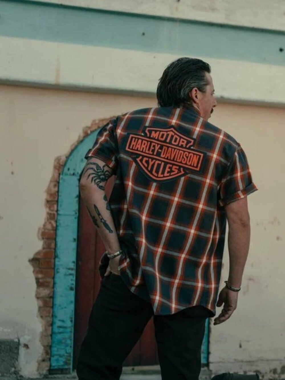 Men's Bar & Shield Staple Short Sleeve Shirt